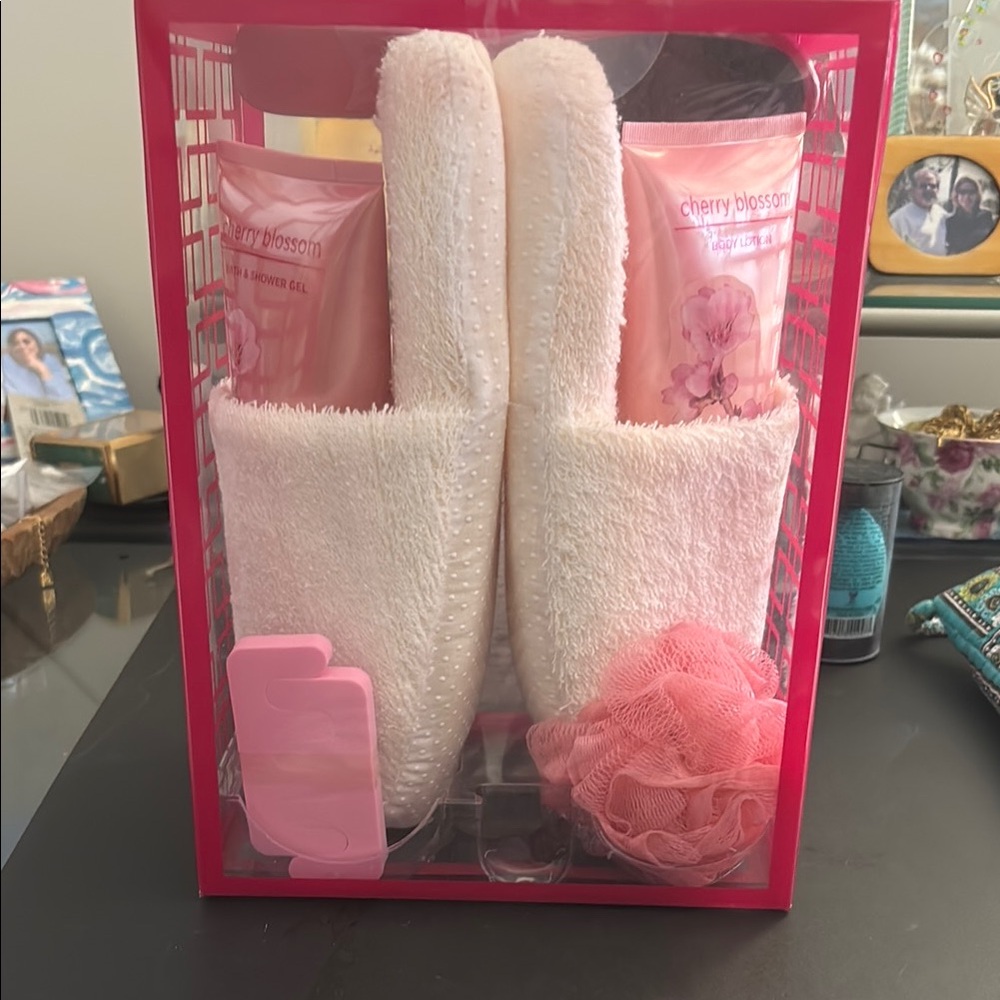 Scentsations Gift Set with Slippers